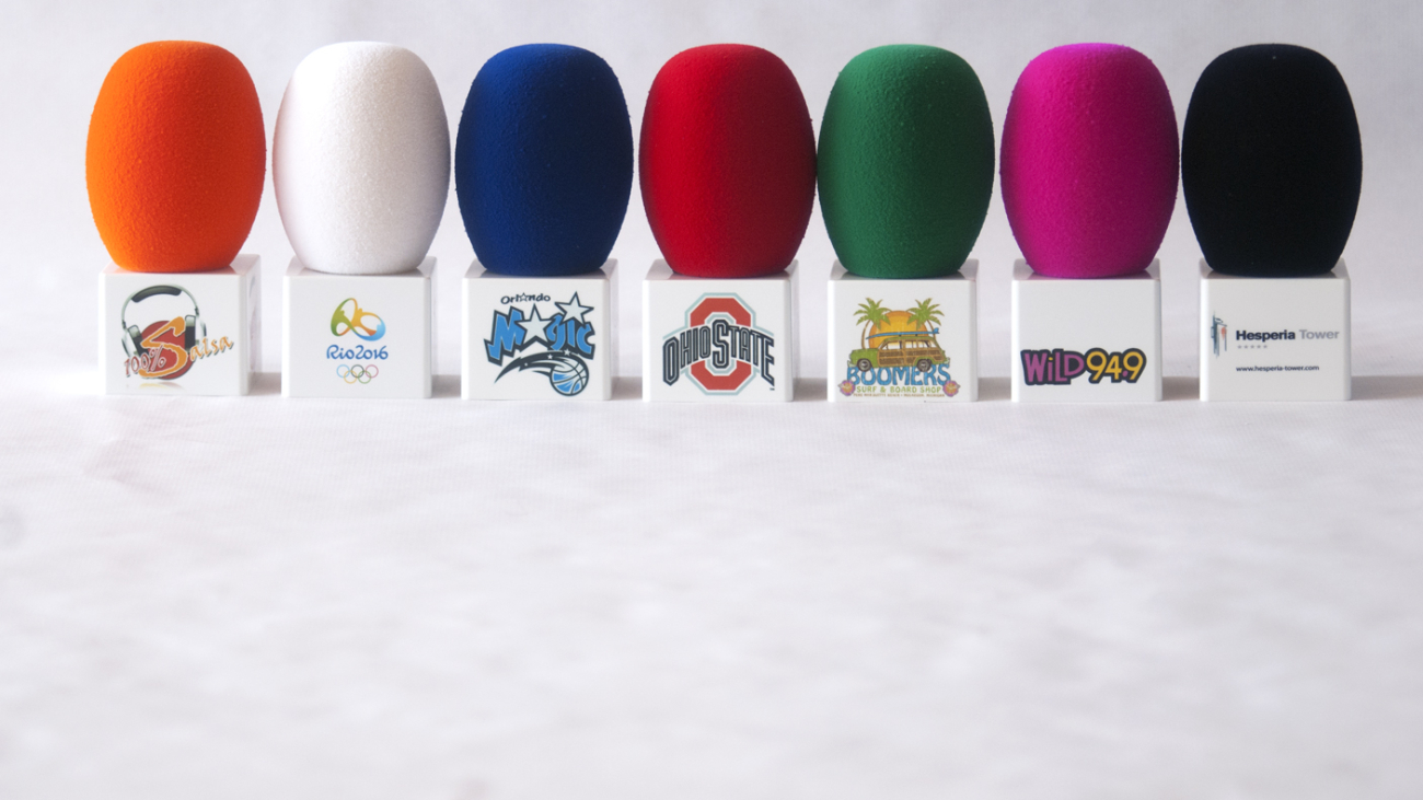 Micrófono con logo