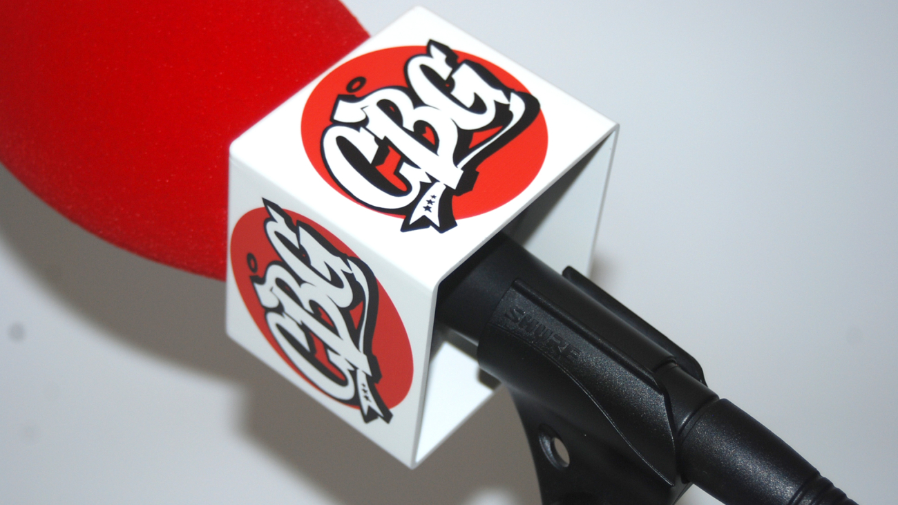 Cubo microfono con logo